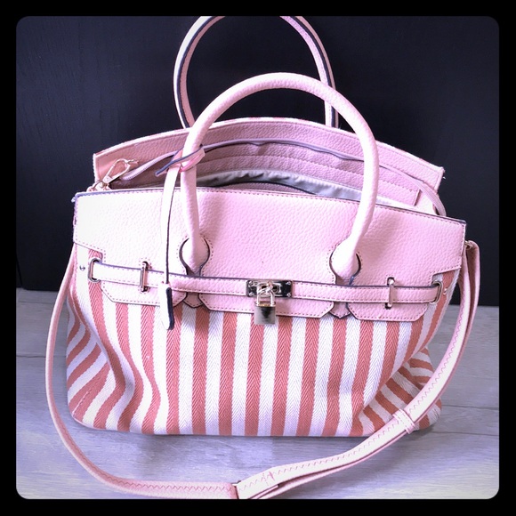 Handbags - Cute fit all every day bag